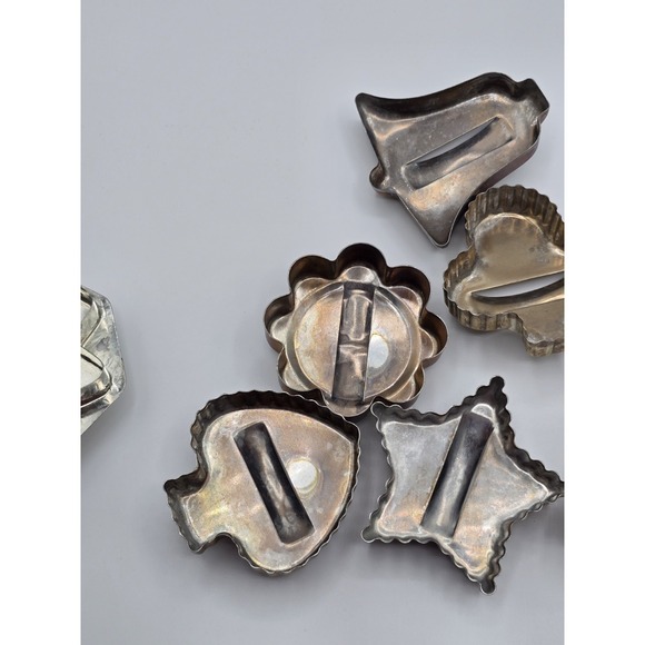 Vtg Lot Cookies Cutters Handles Metal Tree Bell Heart Spade Diamond - Picture 9 of 9